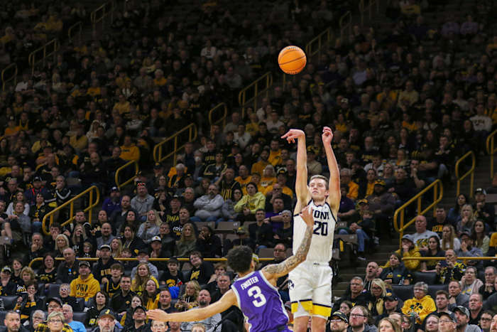 Iowa's Payton Sandfort (20) shoots during a first-round NIT game against Kansas State on March 19, 2024 in Iowa City, Iowa. (Rob Howe/HN)